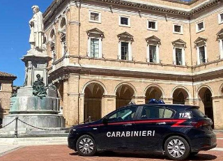 Truffa online: 19enne denunciata a Recanati per finta polizza assicurativa