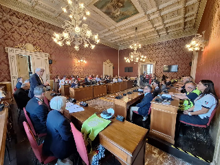 Macerata, bilancio consuntivo approvato in Consiglio: maggioranza salva dal commissariamento