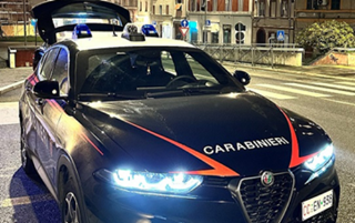Controlli dei Carabinieri: guida in stato ebbrezza, truffa online e droga