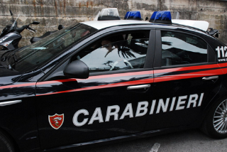 Bloccano bonifico dopo aver ritirato la merce: denunciati due truffatori